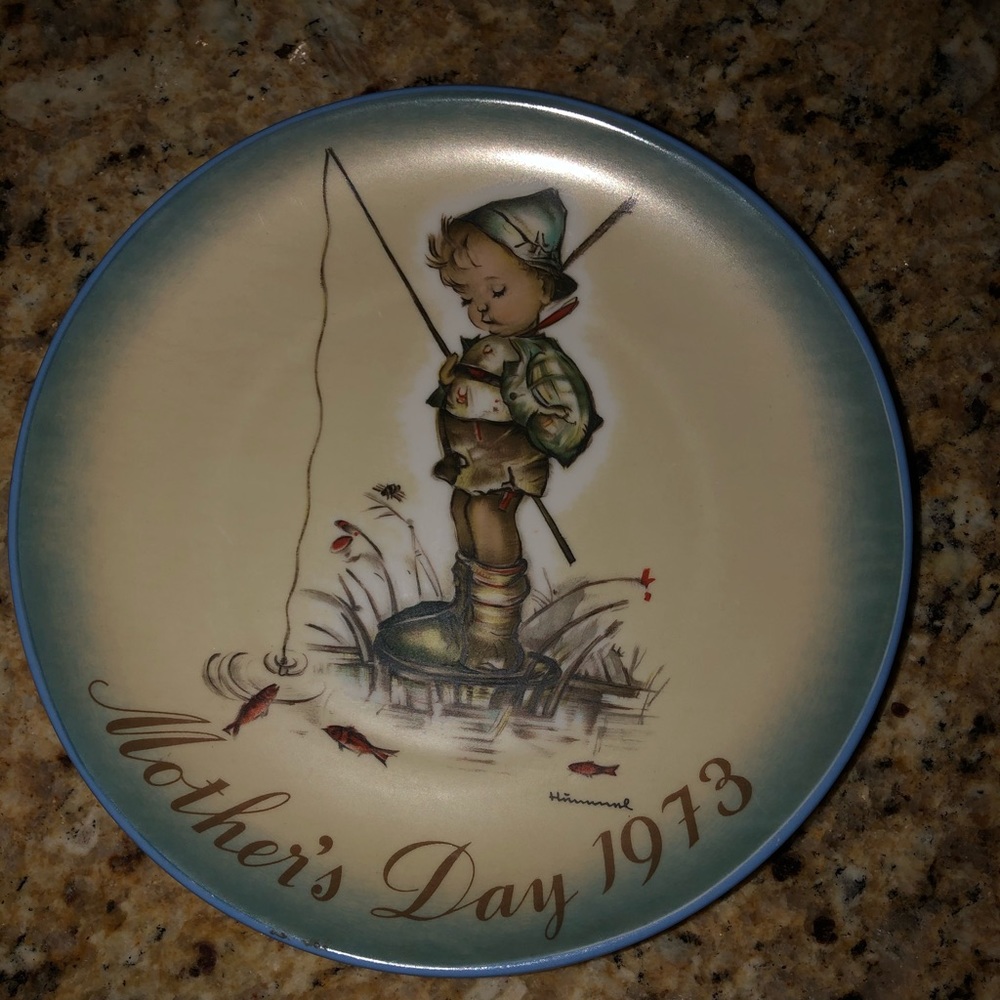 Sister Bertas 1973 Mother’s Day Plate! Hummel